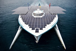 Paneles solares en catamarán